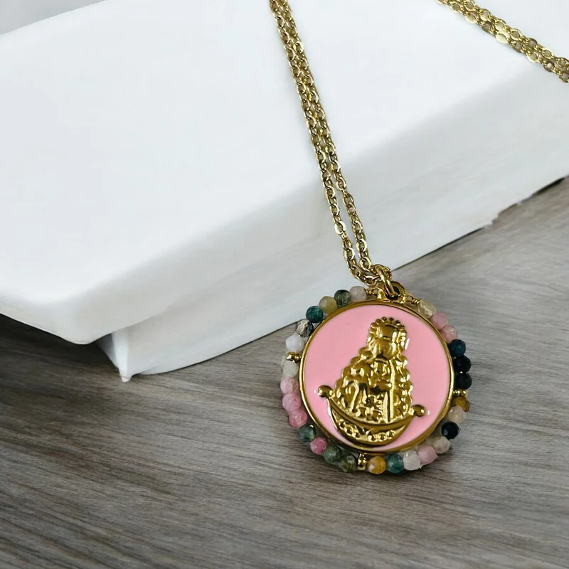 Colgante Virgen del Rocío esmaltado Rosa