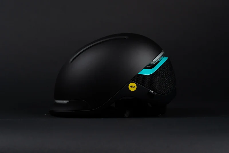 Mercedes-AMG PETRONAS F1 Team Smart eBike Helmet 2026