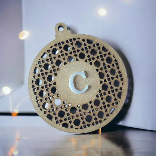Bola de Navidad Personalizada Ratán con Inicial