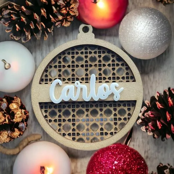 Bola de Navidad Personalizada Ratán con nombre