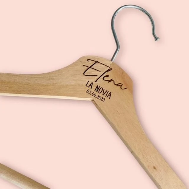 Percha personalizada de madera boda