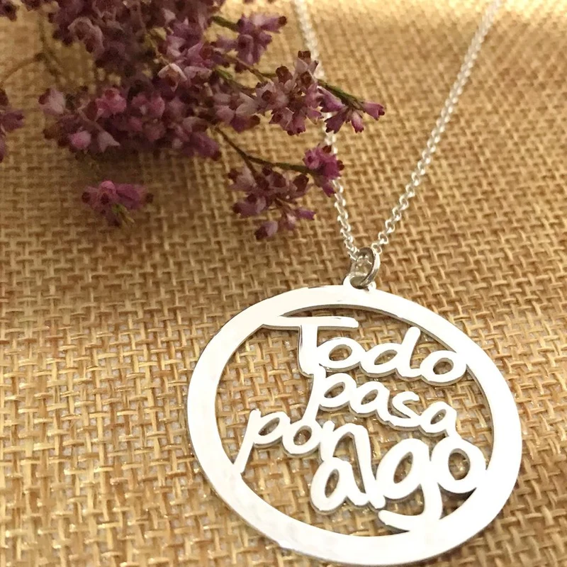 Colgante de plata con frase personalizada