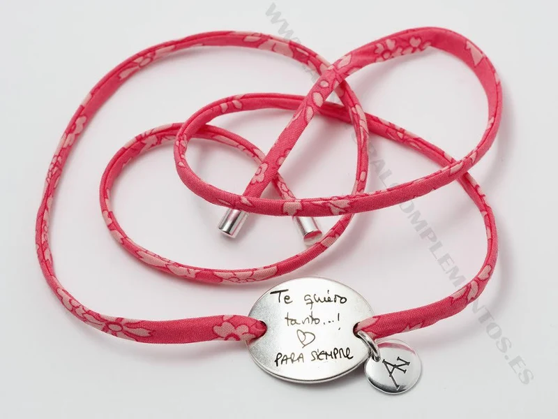 Pulsera grabada puño y letra
