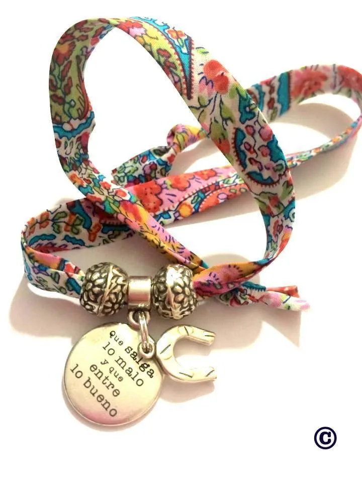 Pulsera Tela Que salga lo malo