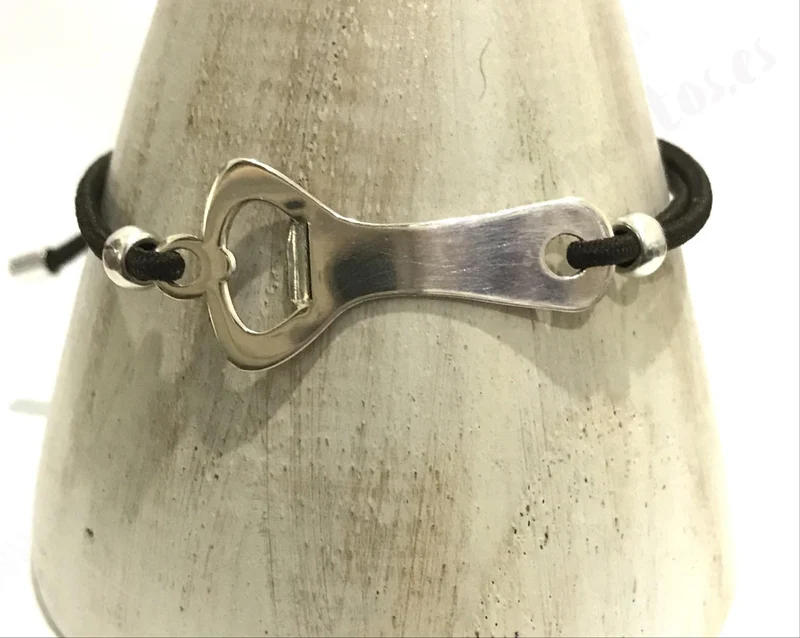 Pulsera camarero en plata y cordón elástico