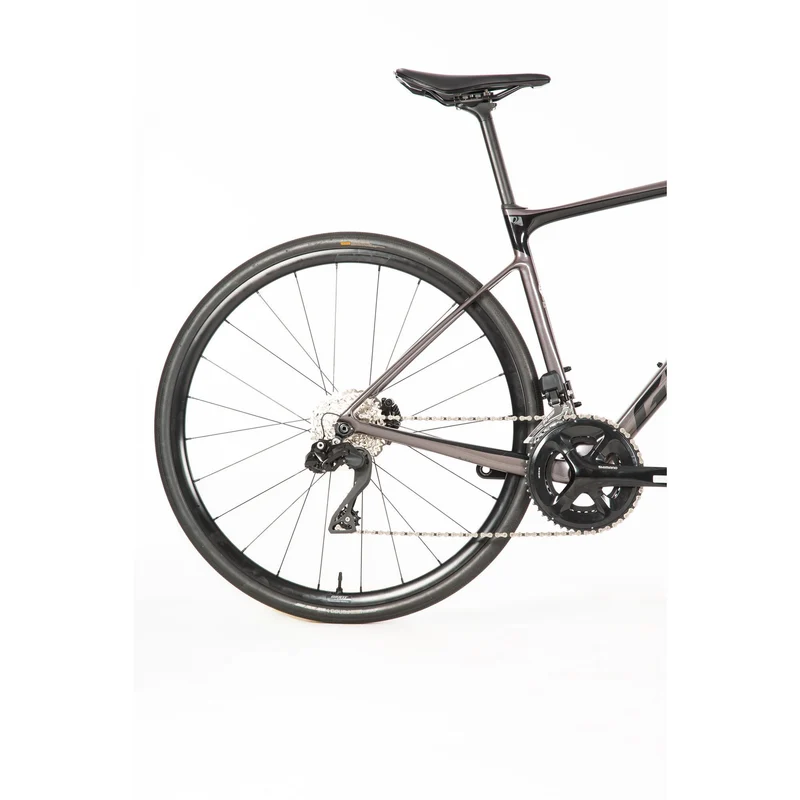Defy Advanced 1 Carbon Medium 2023 - Approved Used