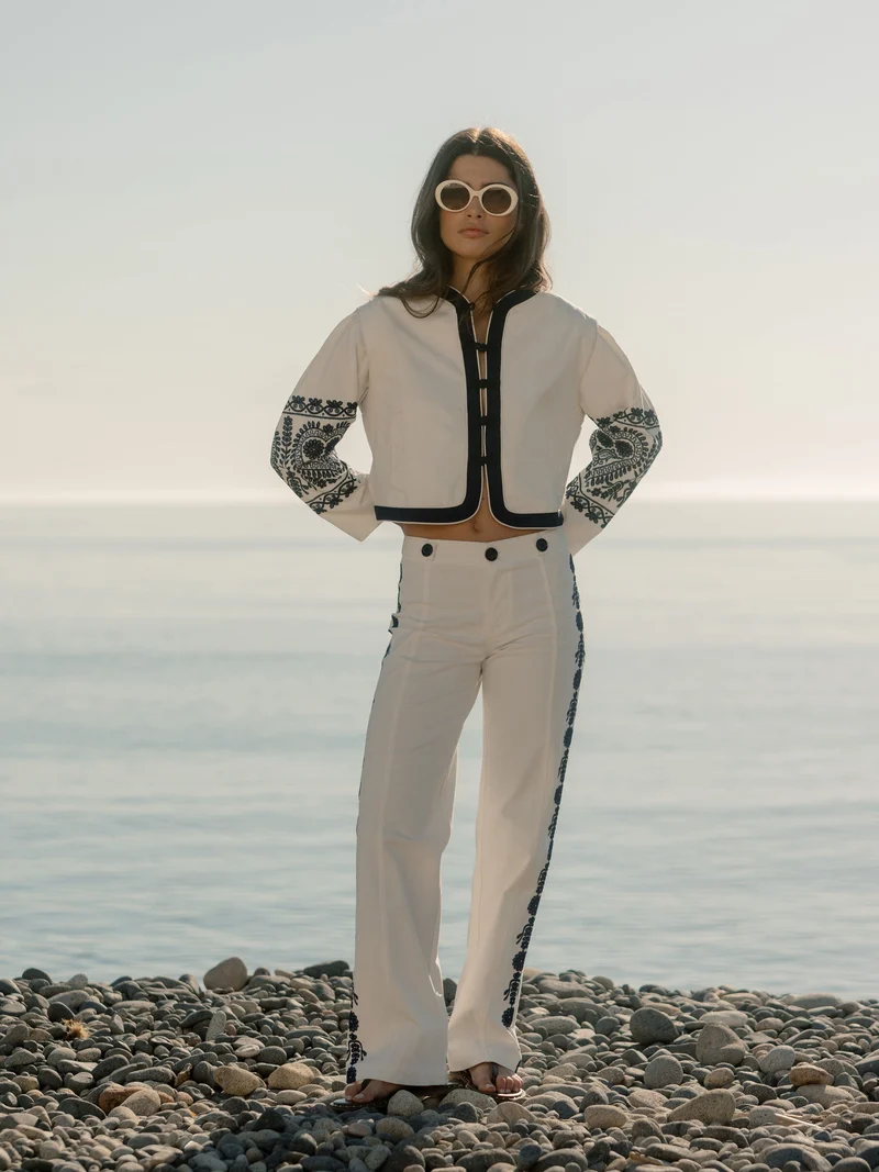 Pantalon recto detalles bordados blanco
