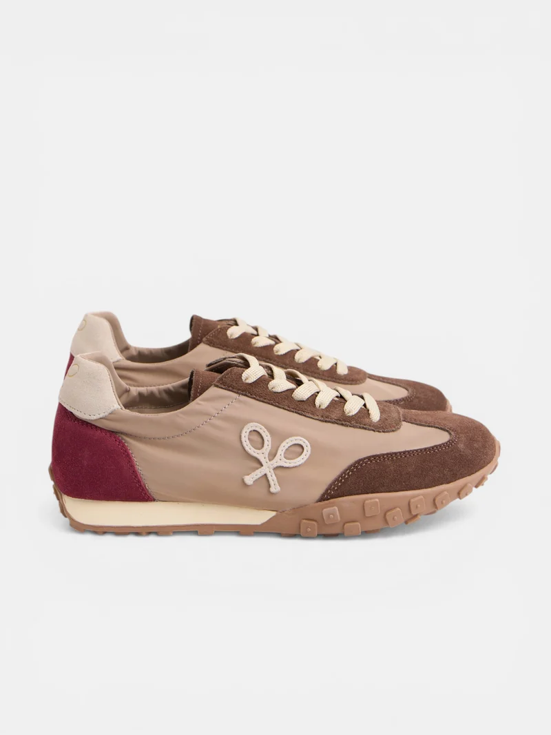 Zapatilla running marrones