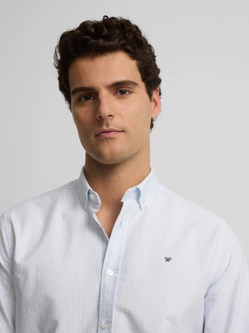 Camisa sport oxford rayas blancas celeste